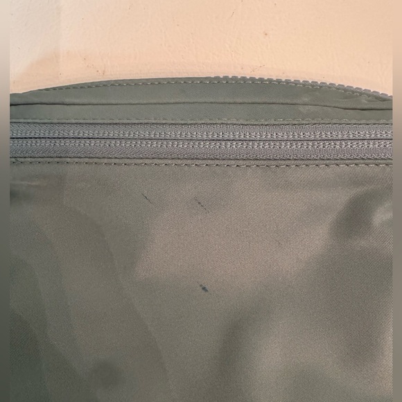 Lululemon Everywhere Belt Bag Large 2L-Grey Eucalyptus - Picture 4 of 4